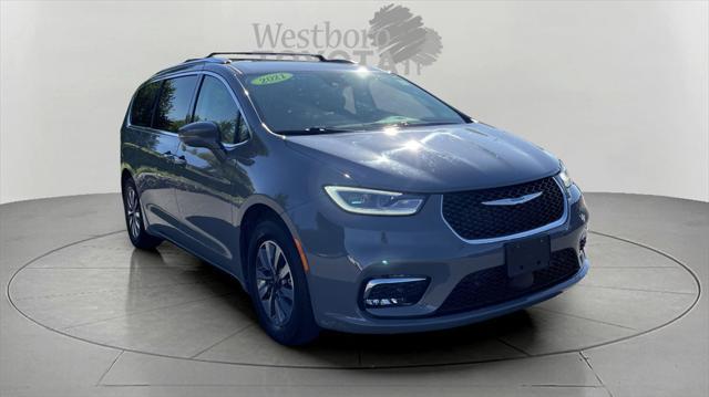 used 2021 Chrysler Pacifica Hybrid car, priced at $25,000