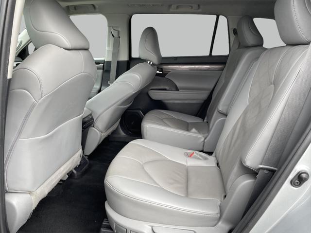 used 2020 Toyota Highlander car, priced at $32,000