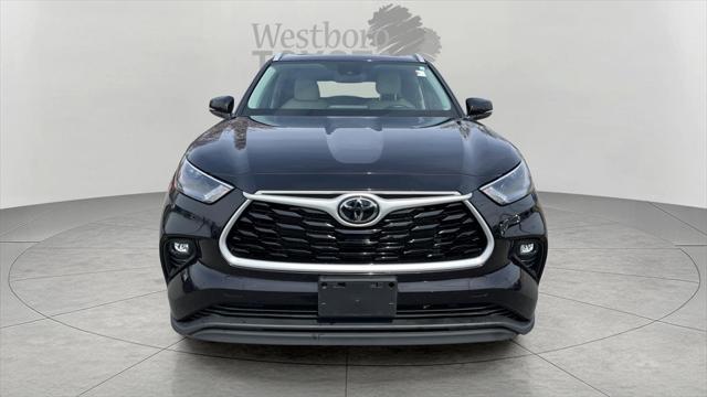 used 2022 Toyota Highlander car, priced at $36,500