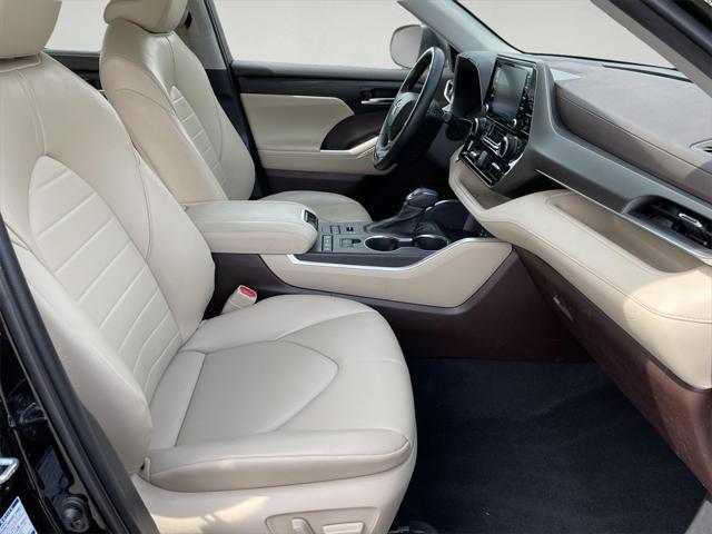 used 2022 Toyota Highlander car, priced at $36,500