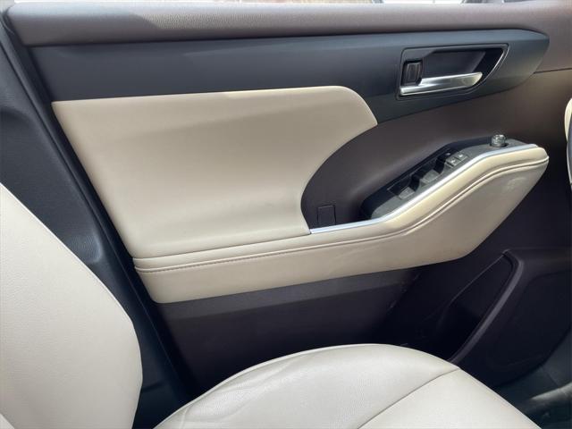 used 2022 Toyota Highlander car, priced at $36,500