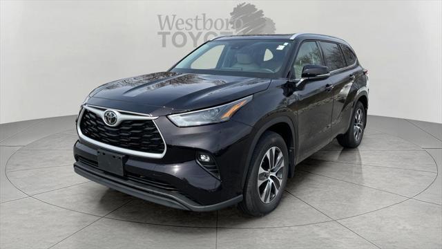 used 2022 Toyota Highlander car, priced at $36,500