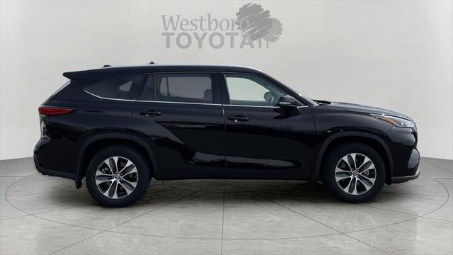 used 2022 Toyota Highlander car, priced at $36,500