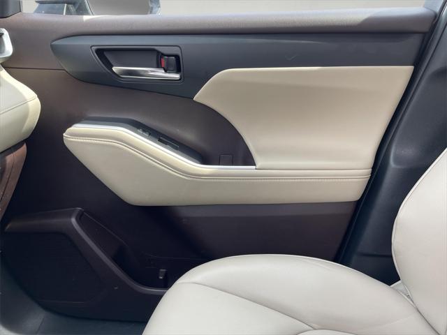 used 2022 Toyota Highlander car, priced at $36,500