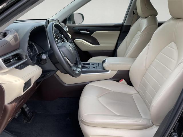 used 2022 Toyota Highlander car, priced at $36,500