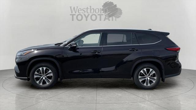 used 2022 Toyota Highlander car, priced at $36,500
