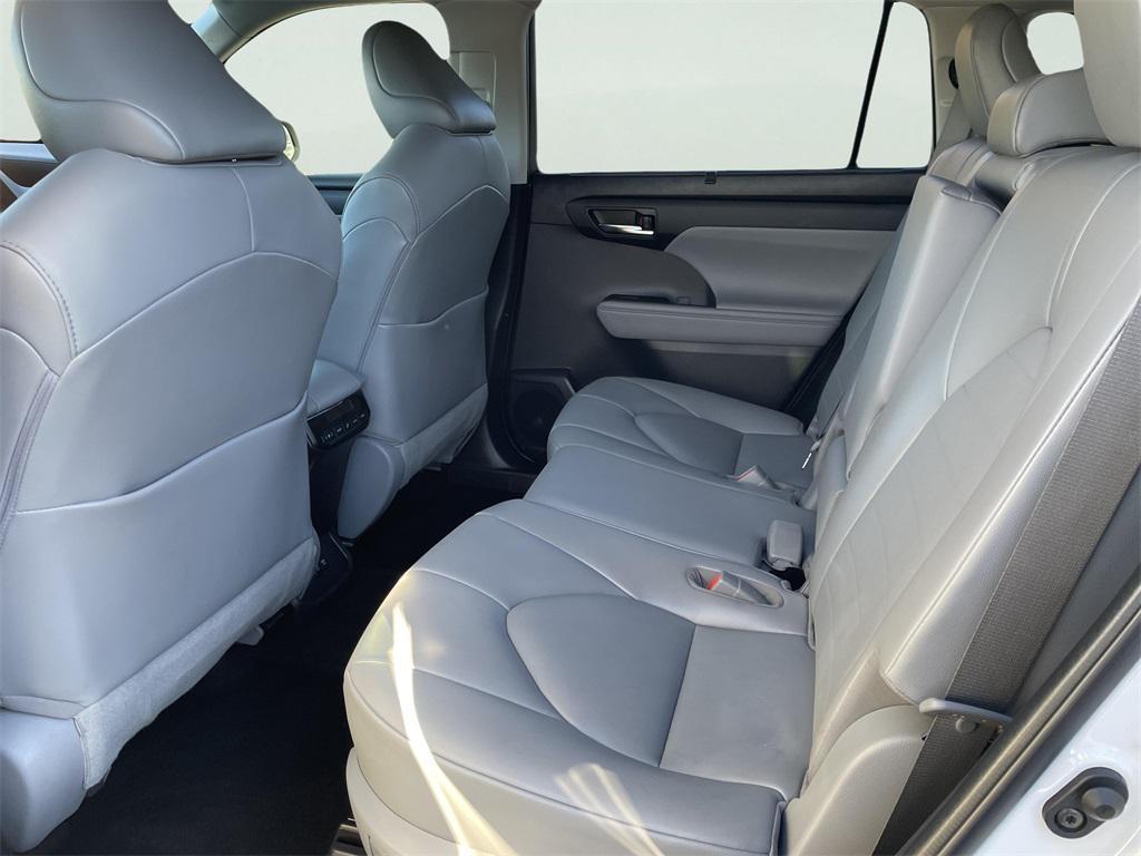 used 2021 Toyota Highlander car, priced at $31,000