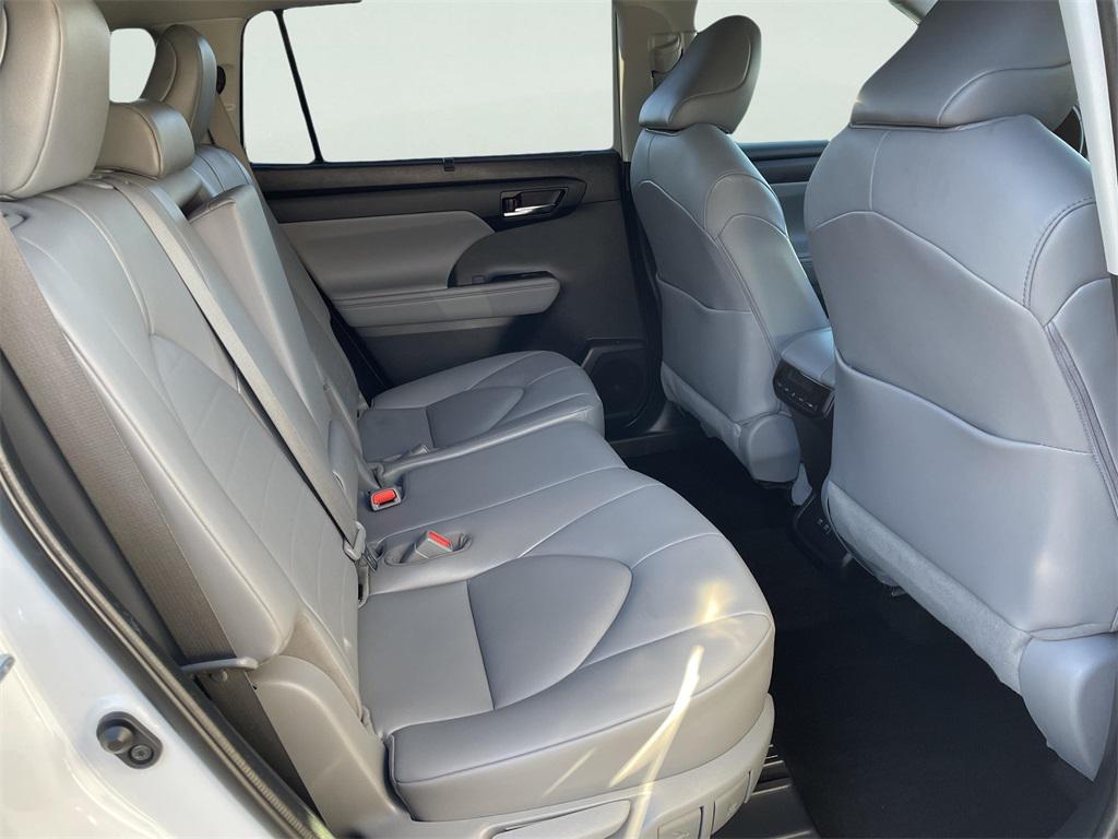 used 2021 Toyota Highlander car, priced at $31,000