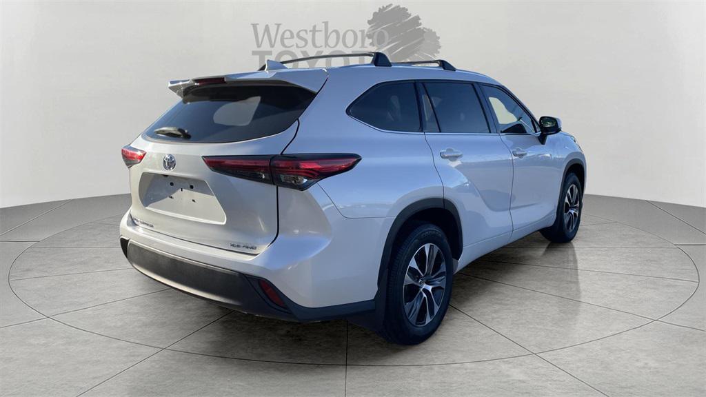 used 2021 Toyota Highlander car, priced at $31,000
