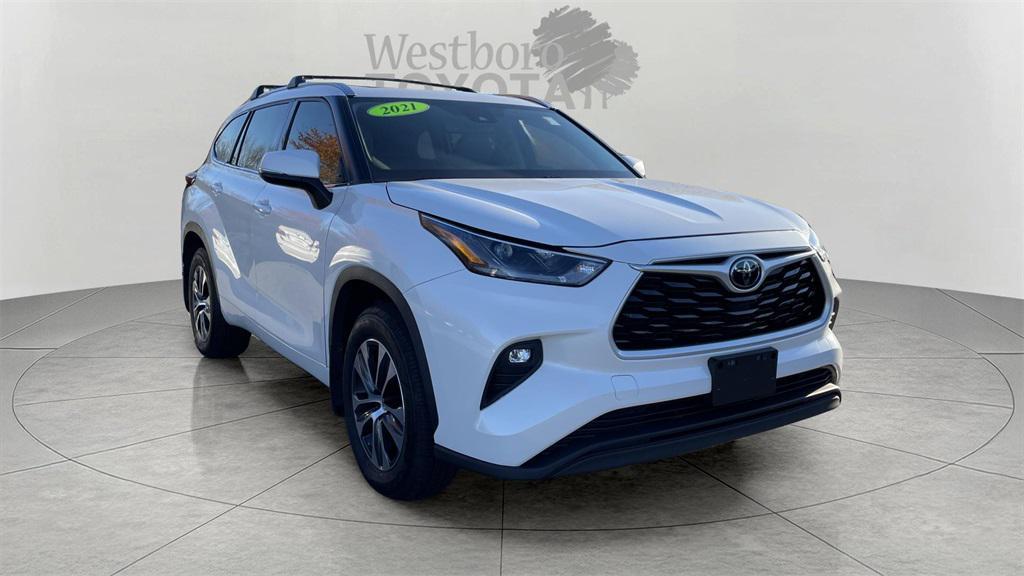 used 2021 Toyota Highlander car, priced at $31,000