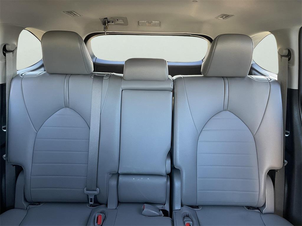 used 2021 Toyota Highlander car, priced at $31,000