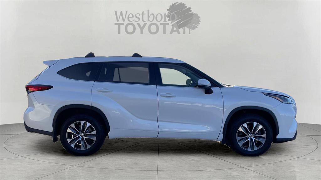 used 2021 Toyota Highlander car, priced at $31,000