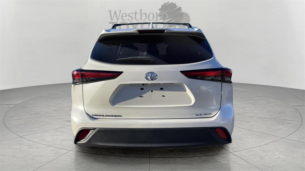 used 2021 Toyota Highlander car, priced at $31,000