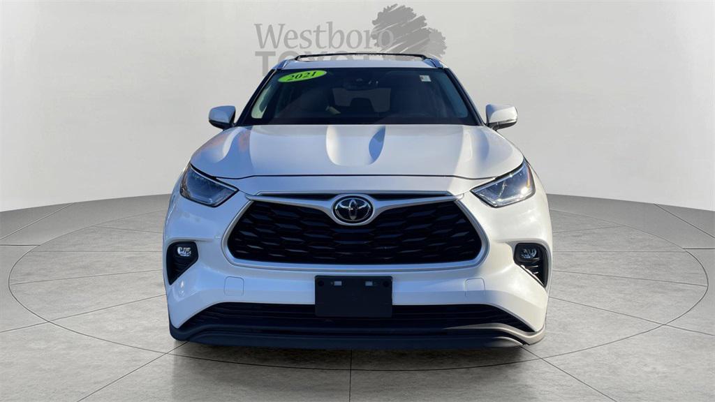 used 2021 Toyota Highlander car, priced at $31,000