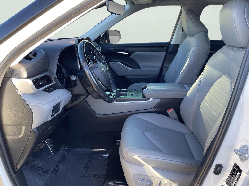used 2021 Toyota Highlander car, priced at $31,000