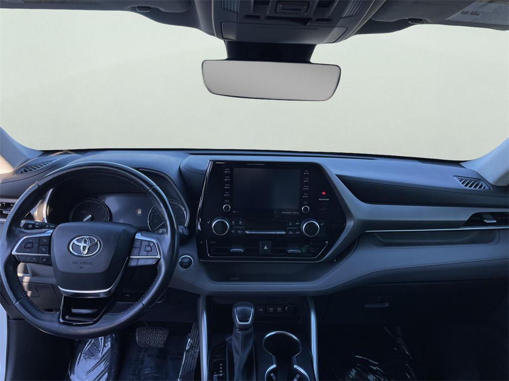 used 2021 Toyota Highlander car, priced at $31,000