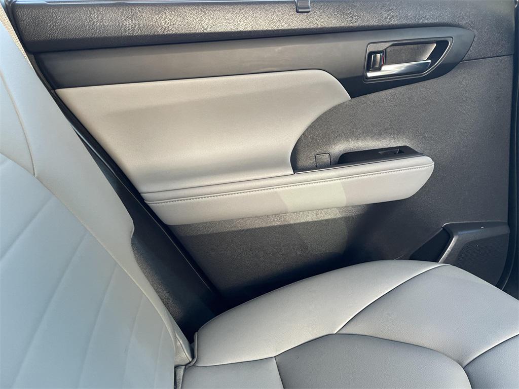 used 2021 Toyota Highlander car, priced at $31,000