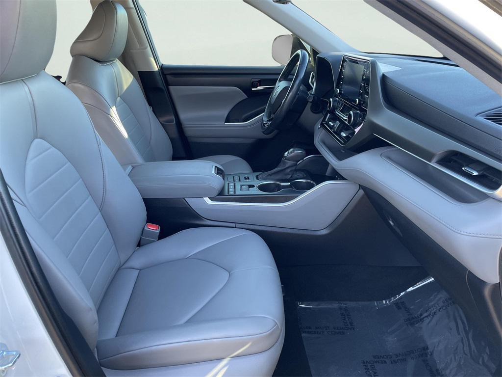 used 2021 Toyota Highlander car, priced at $31,000