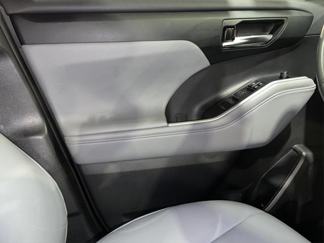 used 2022 Toyota Highlander car, priced at $37,000