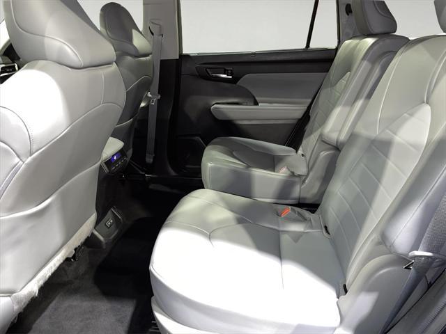 used 2022 Toyota Highlander car, priced at $37,000