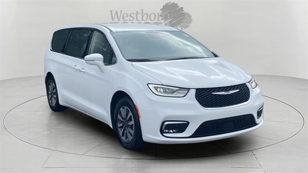used 2022 Chrysler Pacifica Hybrid car, priced at $34,000