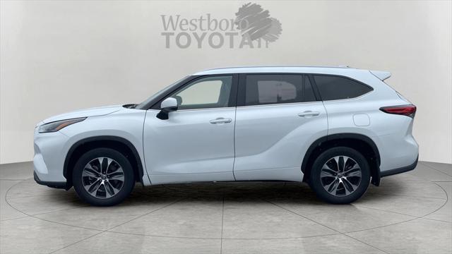 used 2022 Toyota Highlander car, priced at $37,000