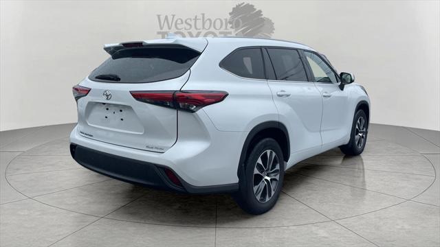 used 2022 Toyota Highlander car, priced at $37,000