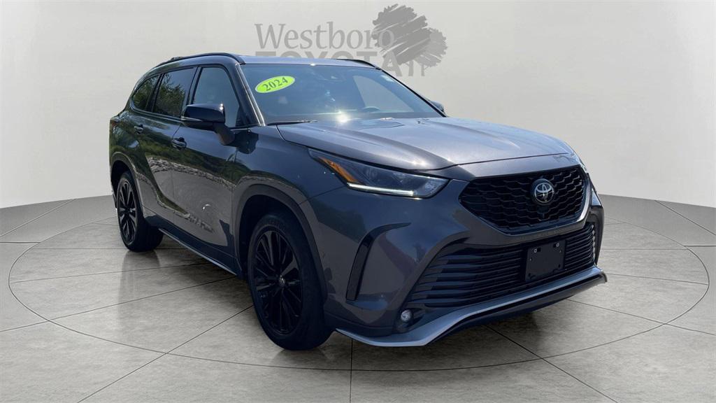 used 2024 Toyota Highlander car, priced at $45,000