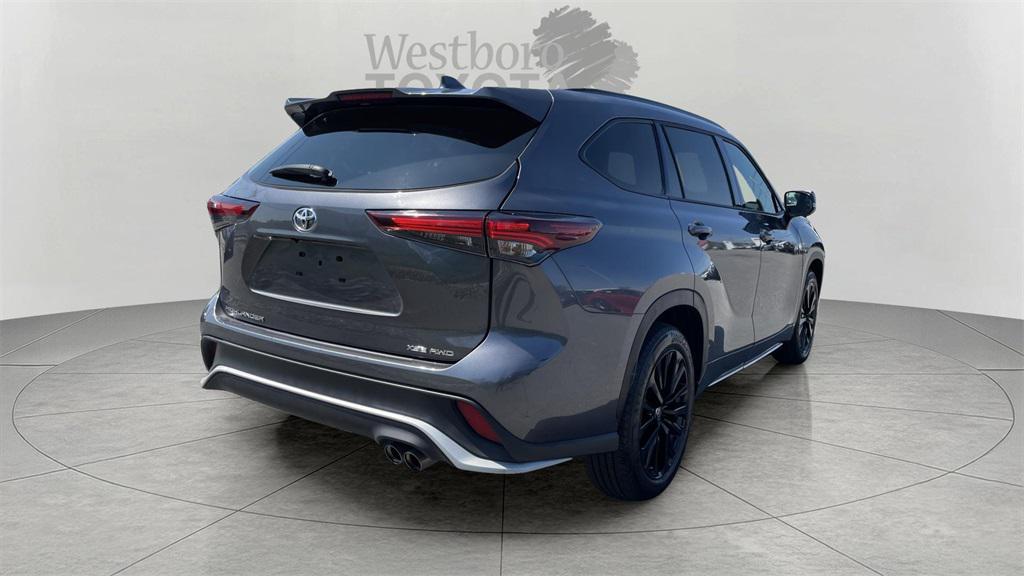 used 2024 Toyota Highlander car, priced at $45,000