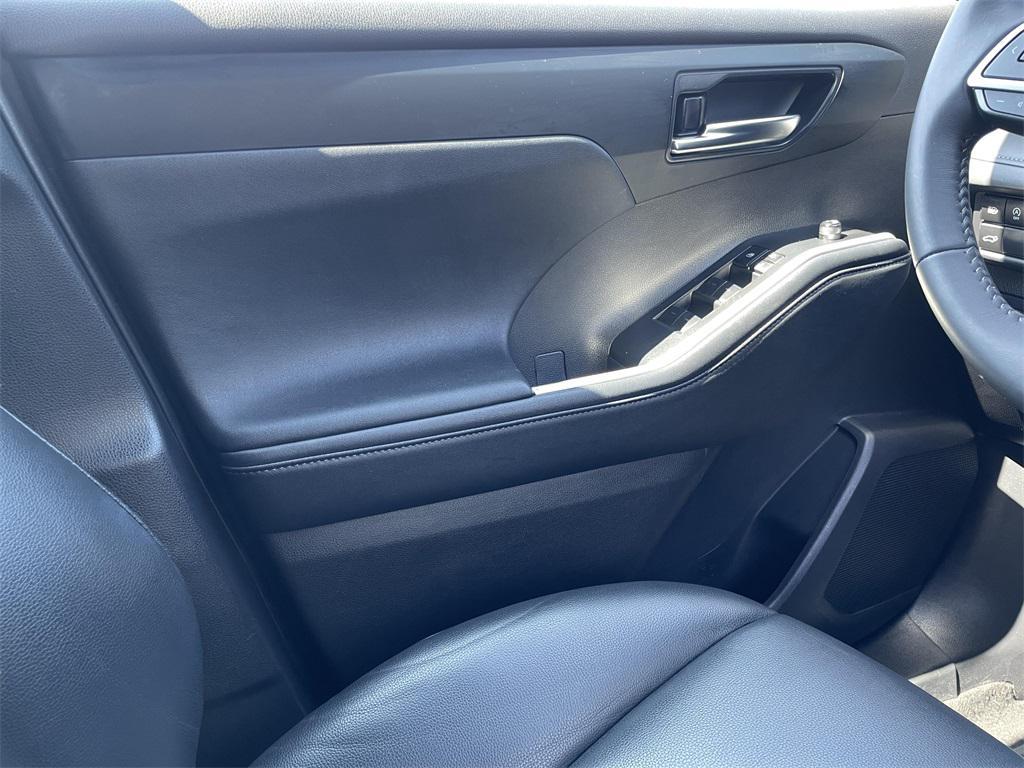 used 2024 Toyota Highlander car, priced at $45,000