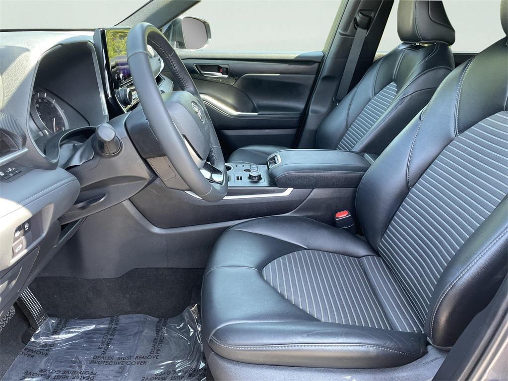 used 2024 Toyota Highlander car, priced at $45,000