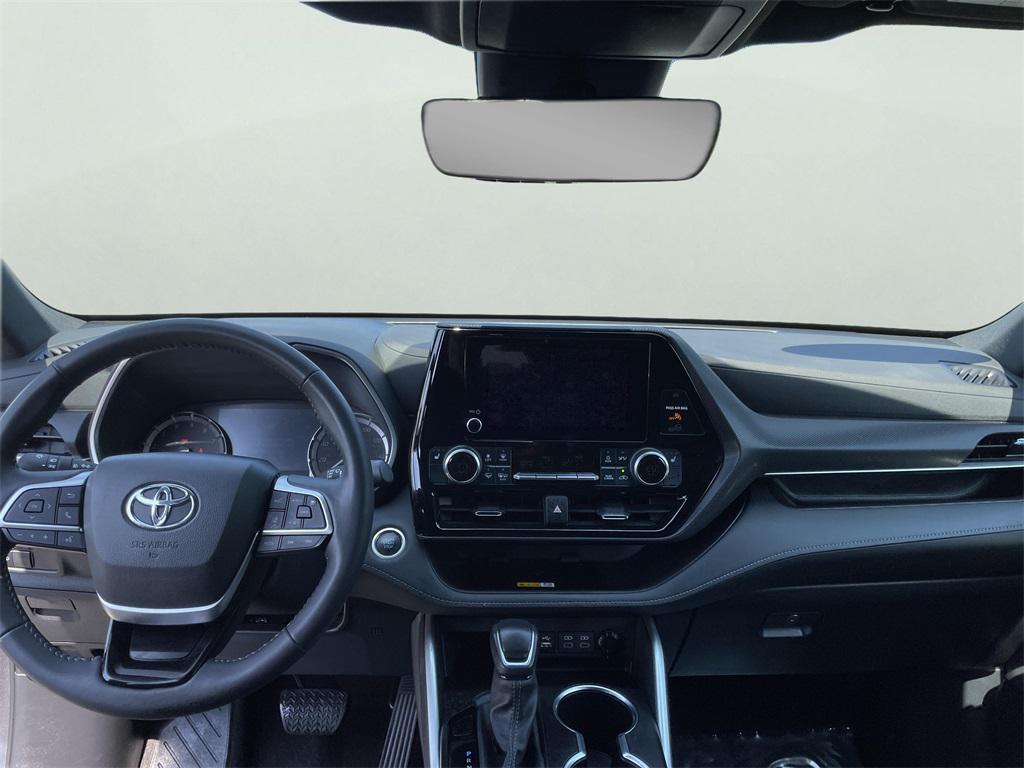 used 2024 Toyota Highlander car, priced at $45,000
