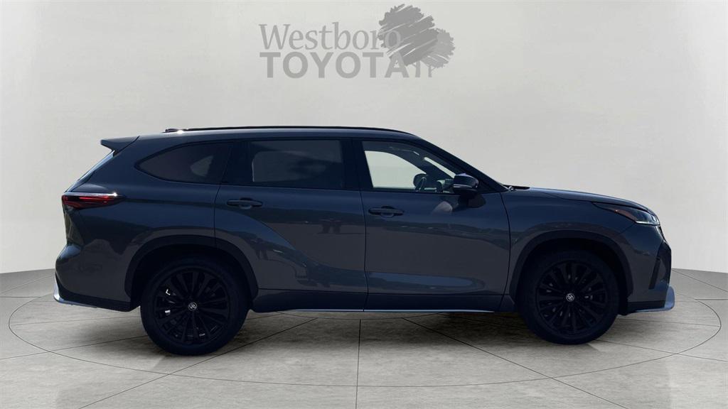 used 2024 Toyota Highlander car, priced at $45,000