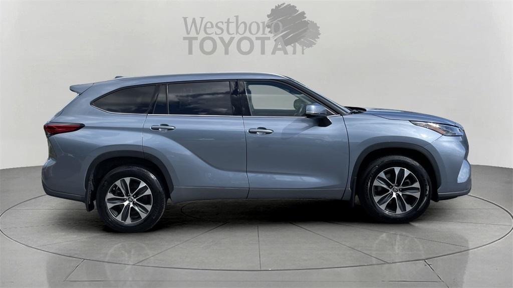 used 2022 Toyota Highlander car, priced at $35,000