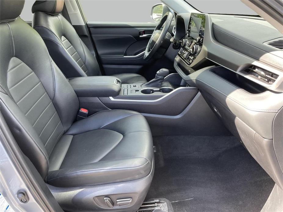 used 2022 Toyota Highlander car, priced at $35,000