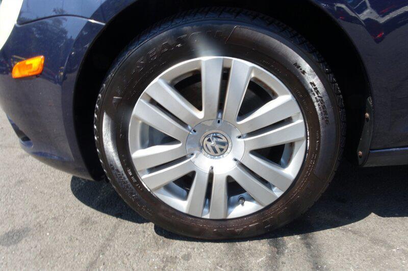 used 2008 Volkswagen Eos car, priced at $3,988