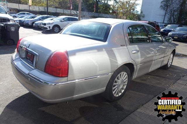 used 2003 Lincoln Town Car car, priced at $2,995