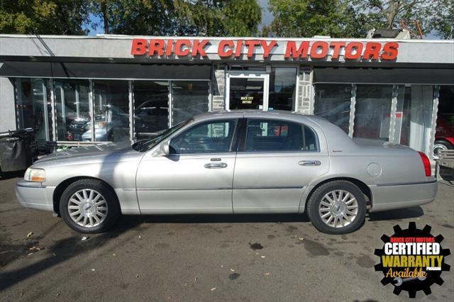 used 2003 Lincoln Town Car car, priced at $2,995