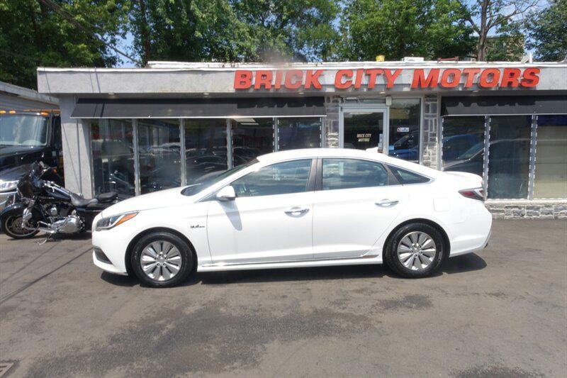 used 2017 Hyundai Sonata Hybrid car, priced at $7,788