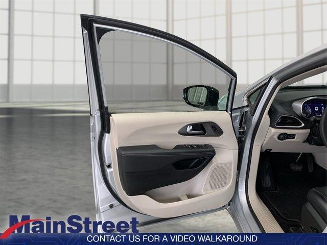 used 2024 Chrysler Pacifica car, priced at $29,393