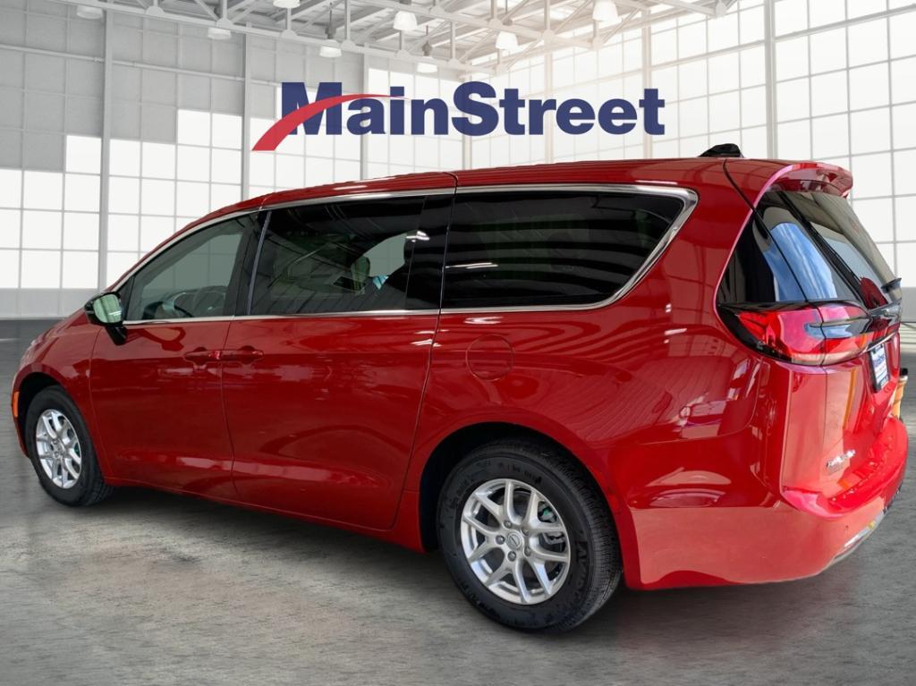 new 2026 Chrysler Pacifica car, priced at $40,638