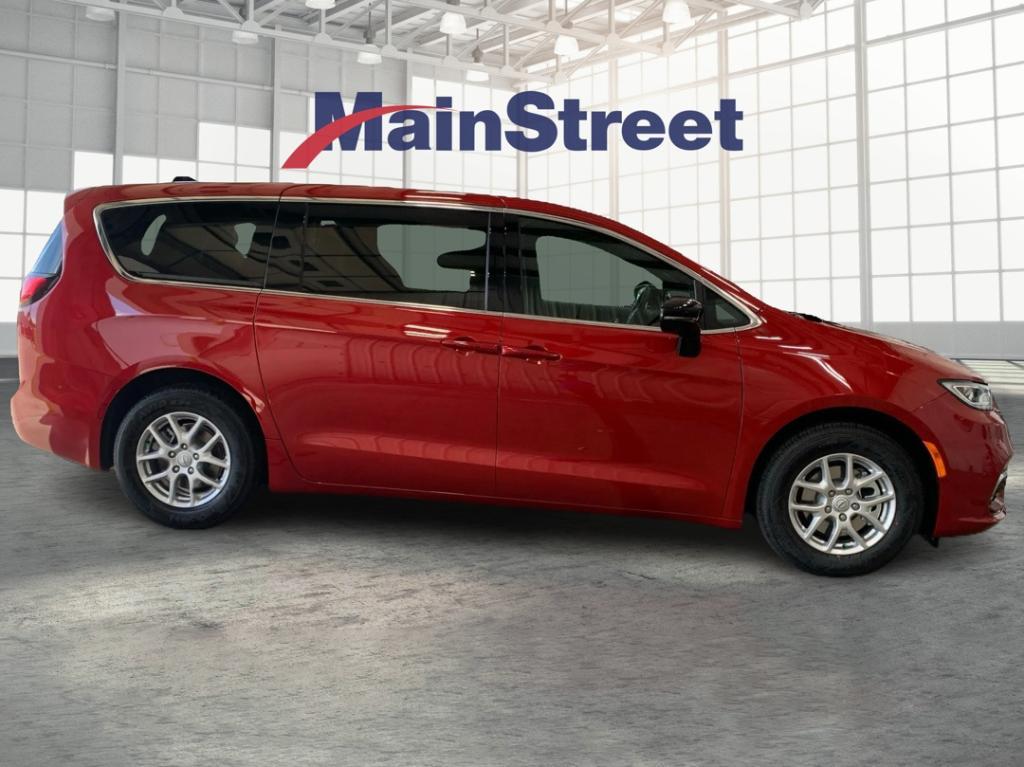 new 2026 Chrysler Pacifica car, priced at $40,638