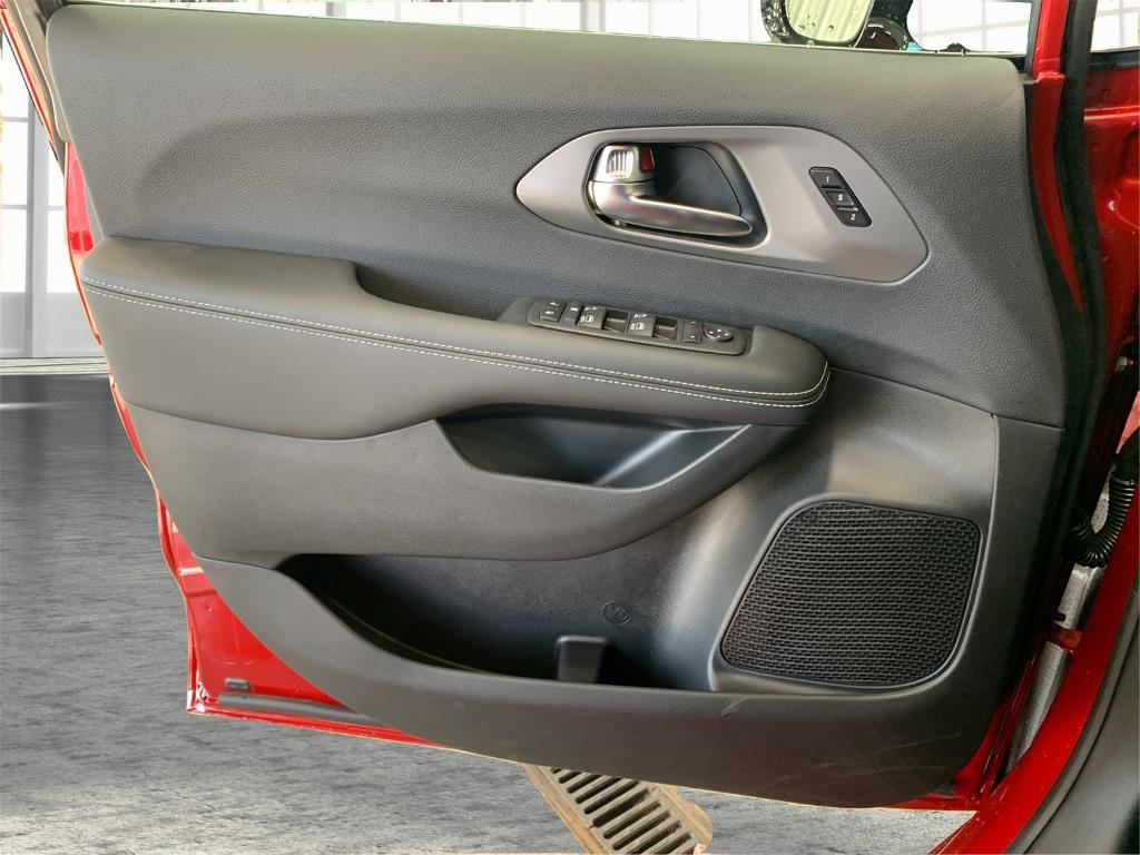 new 2026 Chrysler Pacifica car, priced at $40,638