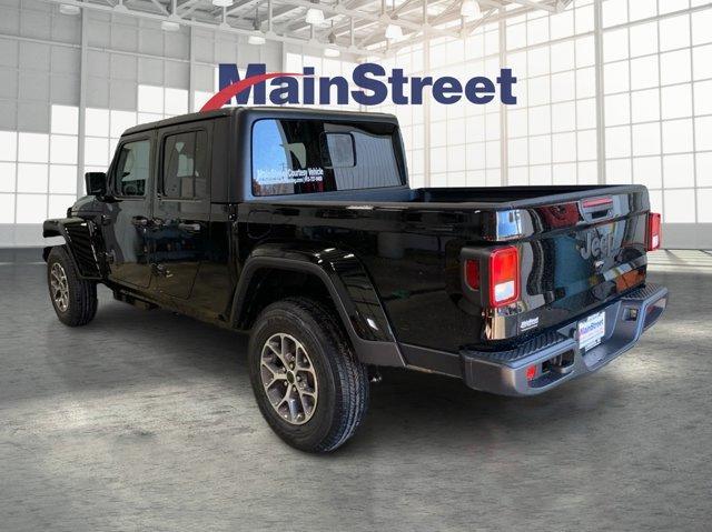new 2026 Jeep Gladiator car, priced at $47,353