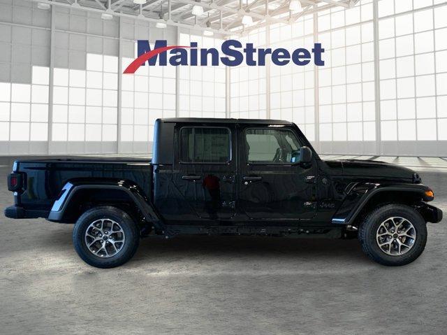 new 2026 Jeep Gladiator car, priced at $47,353