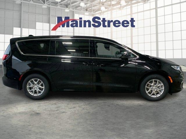 new 2025 Chrysler Pacifica car, priced at $38,724