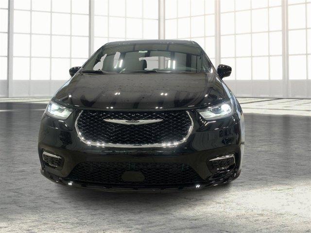 new 2025 Chrysler Pacifica car, priced at $38,724