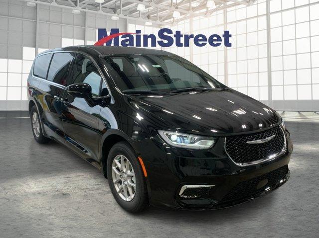 new 2025 Chrysler Pacifica car, priced at $38,724