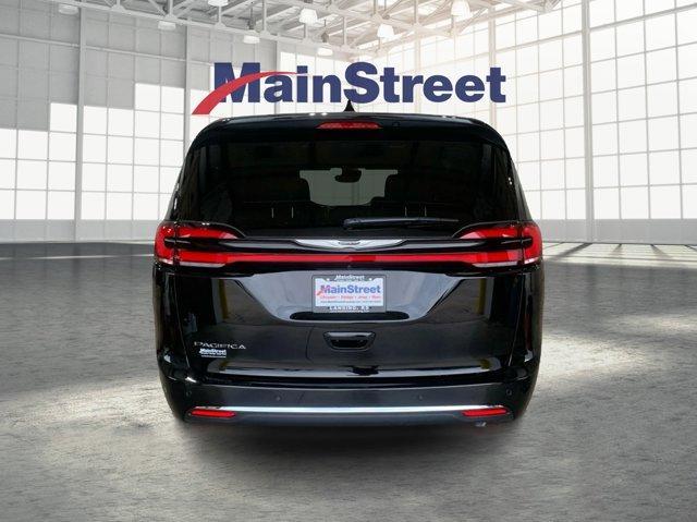 new 2025 Chrysler Pacifica car, priced at $38,724
