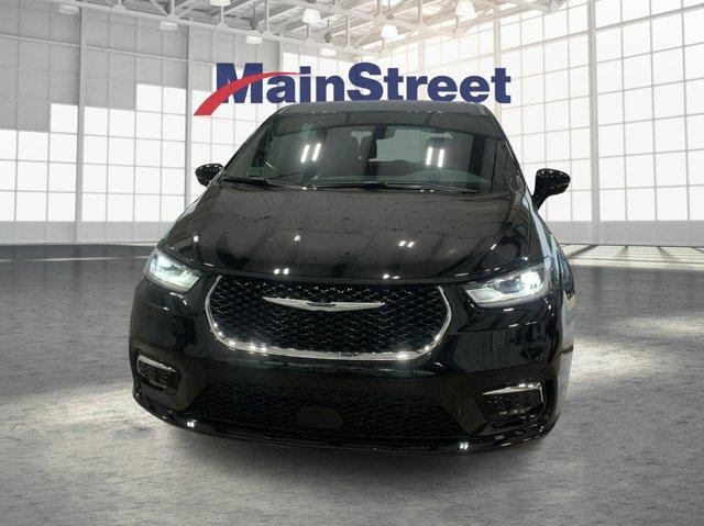 new 2025 Chrysler Pacifica car, priced at $38,724